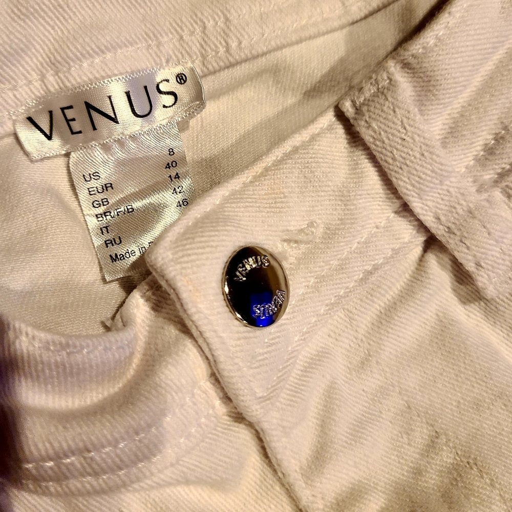 Jeans - Picture 2 of 3